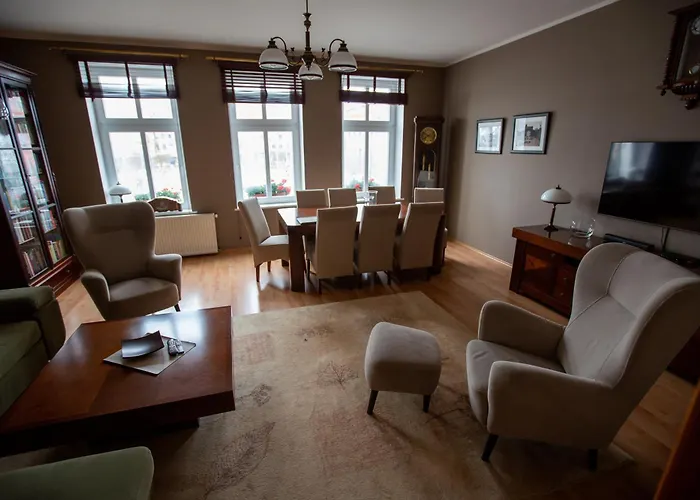 Kamienica Na Starym Rynku - 140 M2 I Garaż Dom wakacyjny *